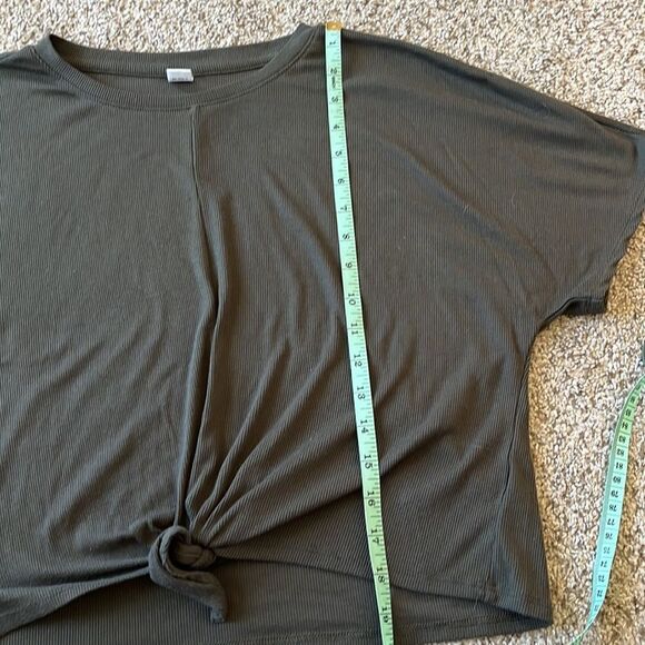 Old Navy Active Tie-Front Cropped Top - Picture 6 of 8